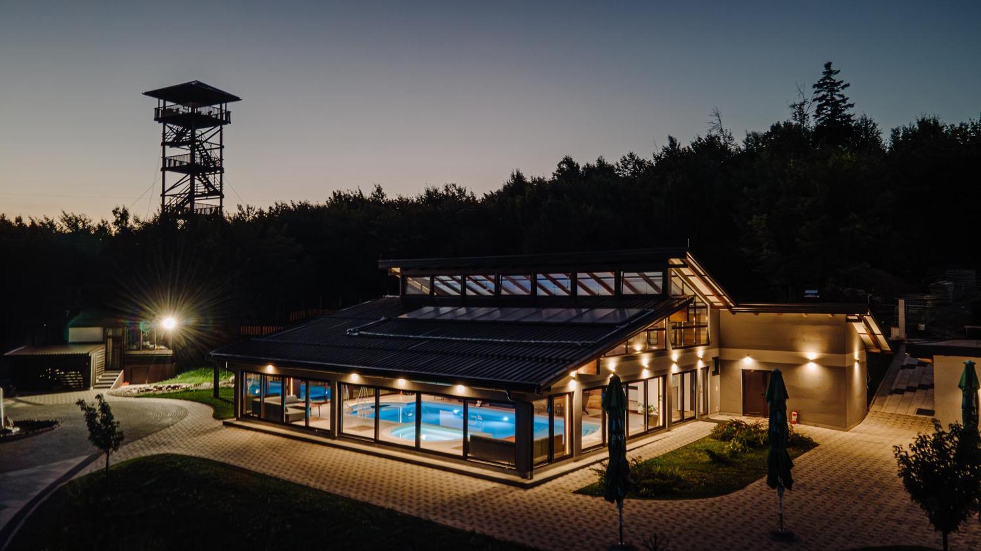 Lodge Maiden Water