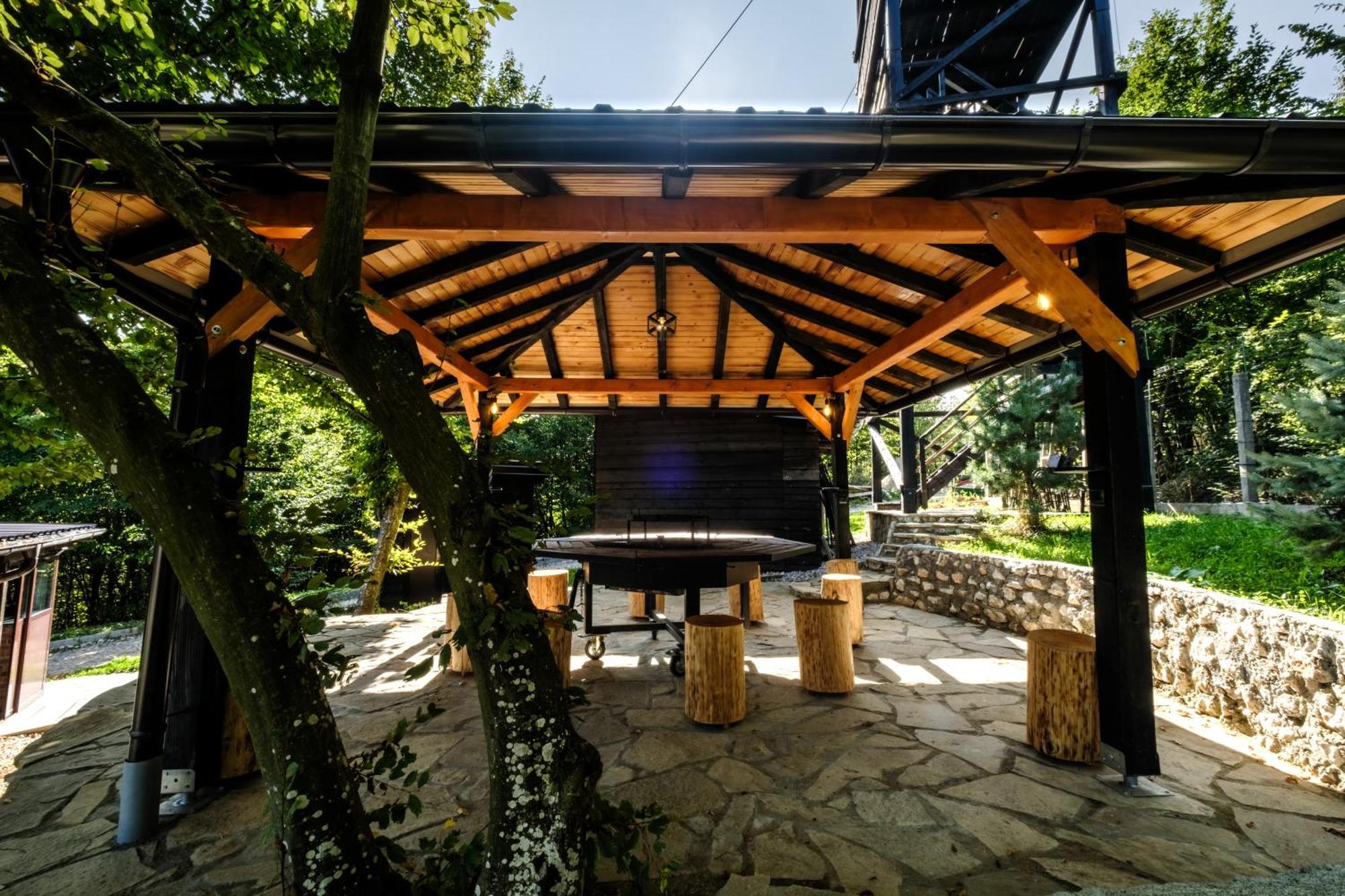 Maiden Water Lodge *